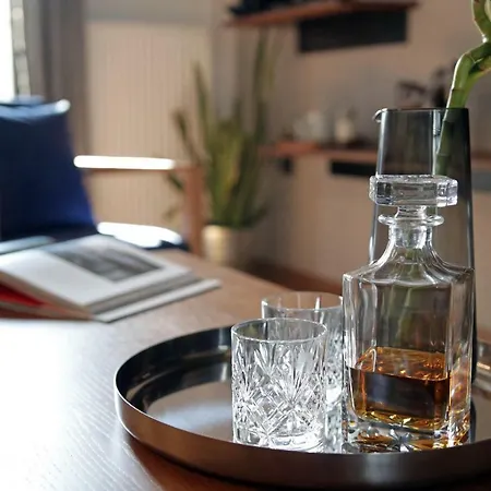 Tom's Bachelor Pad Apartment *