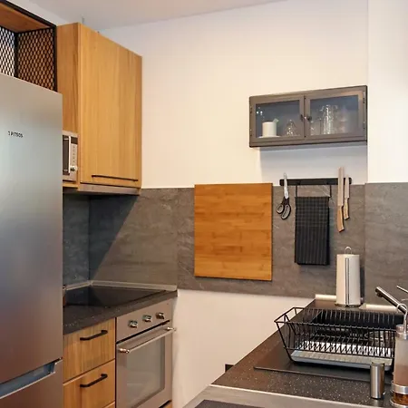 Tom's Bachelor Pad Apartment