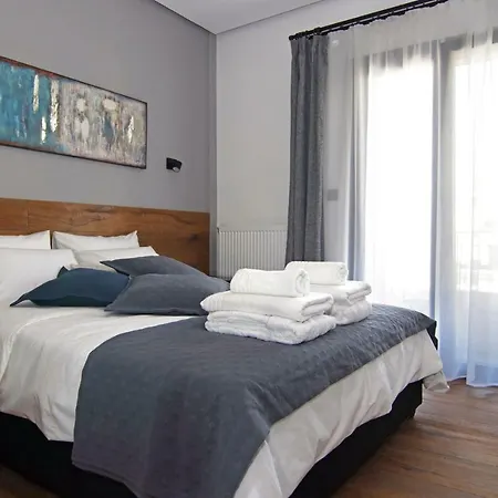 Tom's Bachelor Pad *