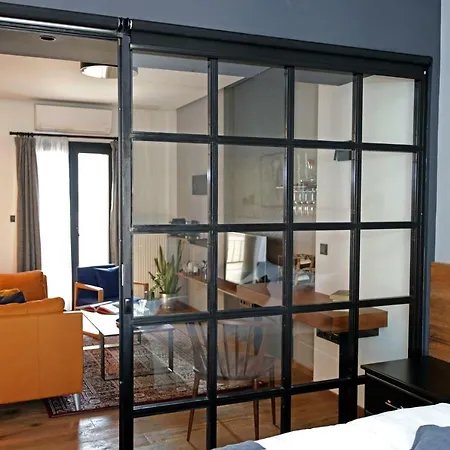 Tom's Bachelor Pad * סלוניקי