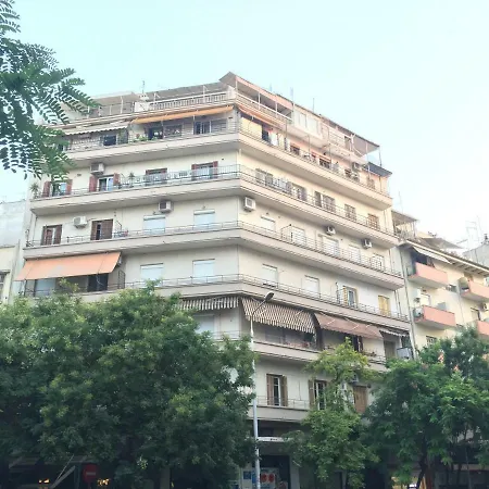 Tom's Bachelor Pad * 塞萨洛尼基